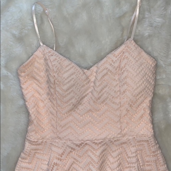 Cream lace spaghetti strapped flowy dress - Picture 3 of 4
